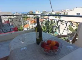 Sea view,big and comfortable appartment in Voula