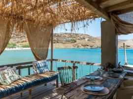 Magical Retreat Tinos، بيت عطلات شاطئي في Platiá