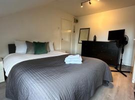 Economic Studio in the heart of Chiswick - London, self-catering accommodation in London