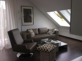 2-Zimmer-Ferienwohnung mit Hotelservice und 2 Balkons - Golf, Bike und Wellness im Markgräflerland, hotel conveniente a Bad Bellingen