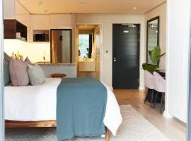 Stunning 12th floor apartment with private balcony at 16onBree
