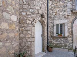 La torretta sul cortile: Monteroduni şehrinde bir Oda ve Kahvaltı
