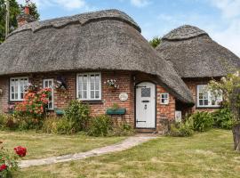 The Old Thatch, holiday home in Hailsham