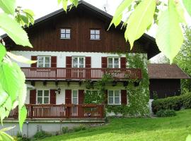 Comfort apartment with balcony in the beautiful Bavarian Forest, hotel in Drachselsried