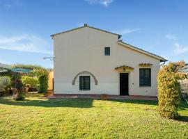 Pleasant Cottage in Asni res with Terrace, hotel en Asnières