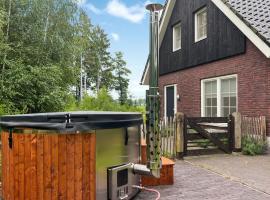 Gorgeous Home In Rijssen With Wifi, cabaña o casa de campo en Rijssen