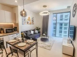 STAY BY LATINEM Luxury 1BR Holiday Home CV B1404 near Burj Khalifa