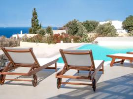 DIPOLIS luxury apartments Syros โรงแรมหรูในEpiskopíon
