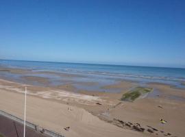 BELLE VIE vue dominante mer et plage - Appartement 2 à 4 personnes, Hotel in Cabourg