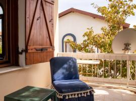 Detached House with Garden in Cesme, vacation rental in Ildir