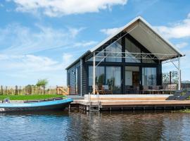 4 to 6 persons waterfront villa, casa o chalet en Roelofarendsveen
