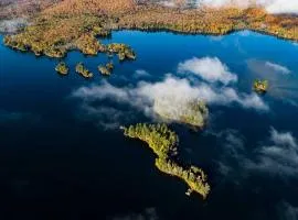 Algonquin Island 'Luxe' Cottage at the edge of the Park