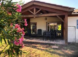 6/8 pax COTTAGE - Oasis Village, chalet à Puget-sur Argens