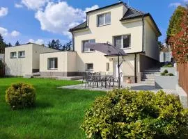 Apartmánový dům se zahradou v klidné části Prahy