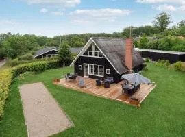 Awesome Home In Glesborg With Wifi