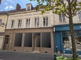 3 Appartements Premium au pied de la Cathédrale - Hypercentre, self catering accommodation in Sens