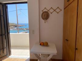 Coastal Charm - Sea View Room, hotel with parking in Elíka