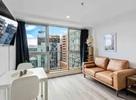Cozy Two Bedroom with Seaview - Wifi - Gym