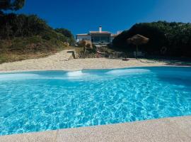 Lovely Beach House with Stunning View, Ferienhaus in Sesimbra