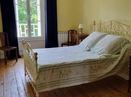 Logis de Pagnolet, hotel with parking in Ozillac