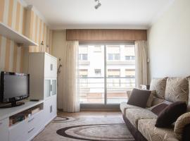 Apartamento en el centro con plaza de garaje, пляжний готель у місті А-Гуарда