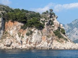 Private guest-house Gutic, hotel em Sutomore