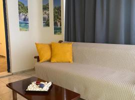 Yellow Beach House, villa in Logaras