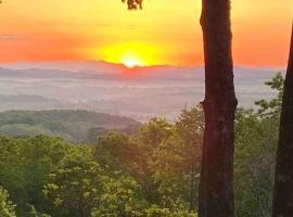 Mae’s Cottage in the Clouds, apartemen di Blue Ridge