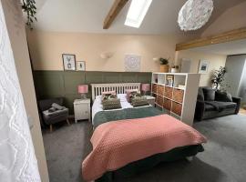 Cute Studio with kitchen, patio and free parking、ワージングのホテル