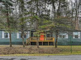 Greentown Hideaway with Kayaks and Electric Bicycles!, hotel with parking in Greentown