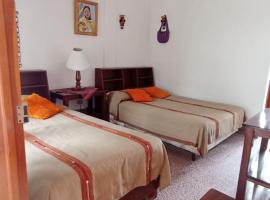 Hostal Mario's Rooms, hotel em Panajachel