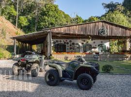 Alpen Ville Sítio com Piscina Inesquecível, agroturismo en São Pedro de Alcântara