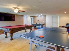 Conway Retreat Private Hot Tub, Deck and Game Room!, villa sihtkohas Center Conway