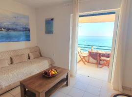 Glyfada Beach House, apartament a Glyfada