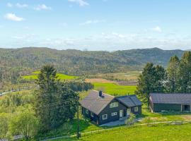 Beautiful Home In Frde With House A Panoramic View, holiday rental sa Førde