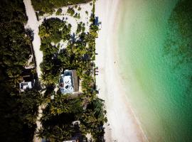 Villa Costa Maya Secluded off-grid Beachfront Apartment, bed and breakfast a Mahahual