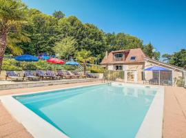 Beautiful Home In Blis Et Born With 4 Bedrooms, Private Swimming Pool And Outdoor Swimming Pool, maison de vacances à Blis-et-Born
