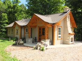 New! La Maison Malabar - Gorgeous Luxury Cabin!, hotel in South Haven