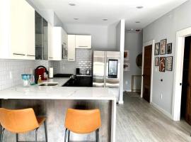 Collect3 2BR 1BA Close to Train and NYC, апартамент в Нюарк