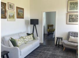 Alloa Petite, self catering accommodation in Fernside