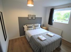 Hamilton House -3 bed Close to Town, Drive Parking, 2 toilets, holiday home in Newcastle upon Tyne