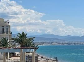 Modern Beachfront apartment Mamizona, ubytování s lázní onsen v destinaci Loutraki