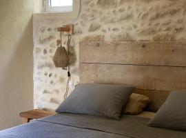 Eden - Mas de Rousseau, hotelli kohteessa Eyragues