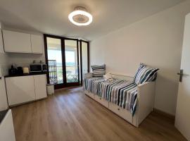 Joli studio avec une belle vue et Parking Gratuit，位于莫吉奥的酒店