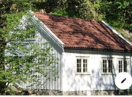 Koselig lite hus nær sentrum, cottage in Arendal