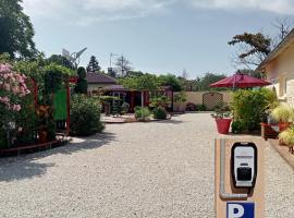 Une pause avec recharge voiture électrique, huoneisto Saint-Médard-de-Guizièressä
