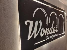 Wonder Charm Guesthouse, hotel v destinaci Albufeira