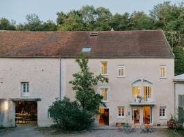 La Boule d'Or - Auberge créative, pet-friendly hotel in Clamecy