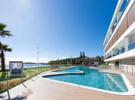 Solar do Atlântico 101 - Excelente apartamento 2 suítes em condomínio à beira mar - Piscina - Solário - (Consultar serviços de roupa de cama e banho)