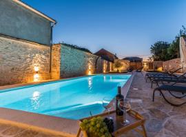 Luxury Villa Cortile, Hotel mit Parkplatz in Benkovac